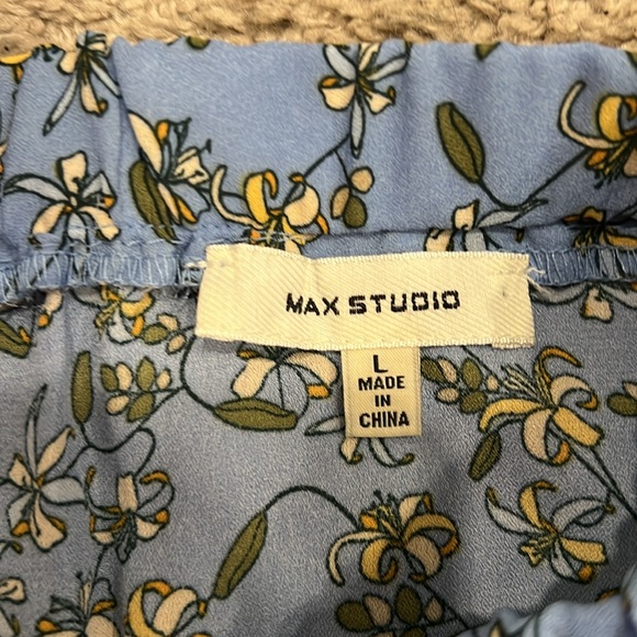 Woman’s skirt - Picture 3 of 3